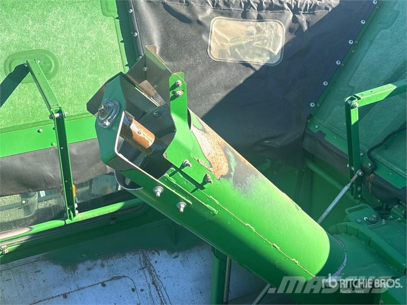 John Deere S690 コンバイン