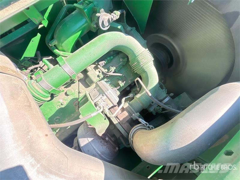 John Deere S690 コンバイン