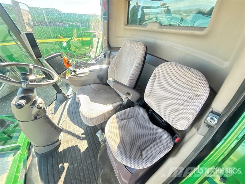 John Deere S690 コンバイン