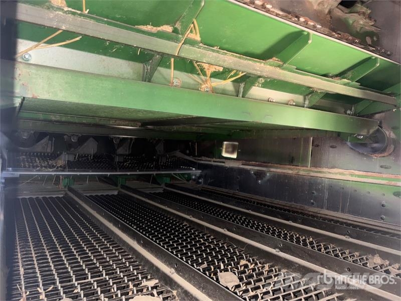 John Deere S690 コンバイン