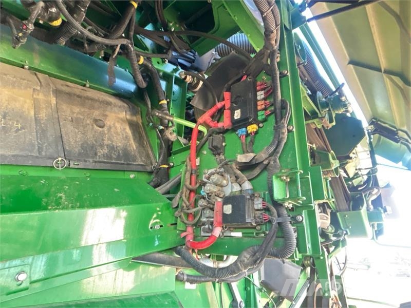 John Deere S690 コンバイン