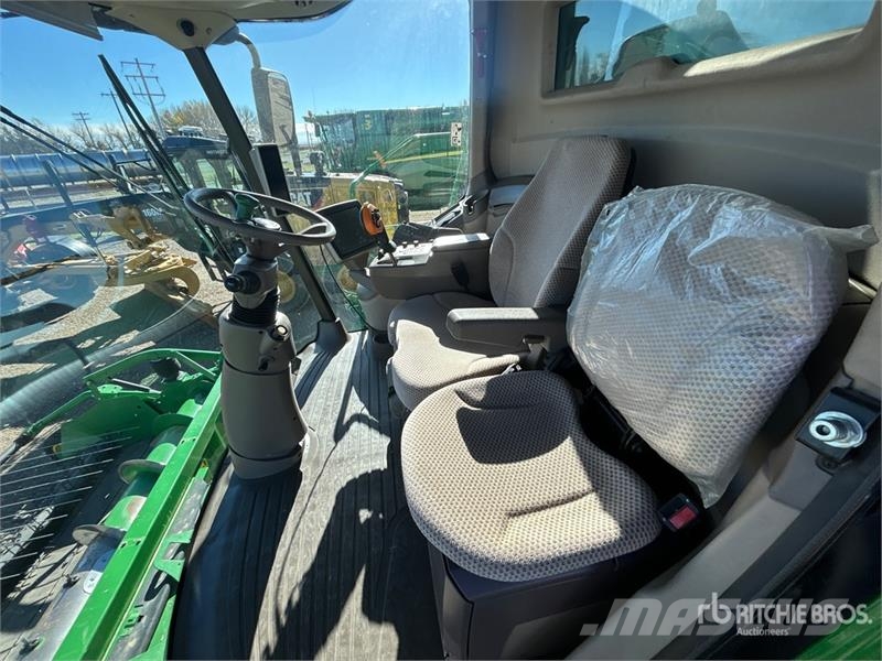John Deere S690 コンバイン