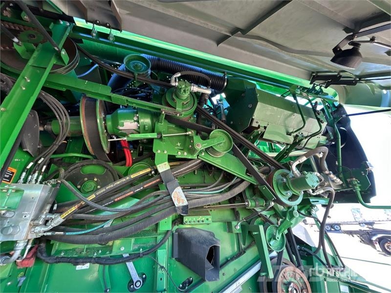 John Deere S690 コンバイン