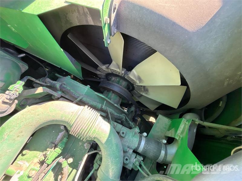 John Deere S690 コンバイン
