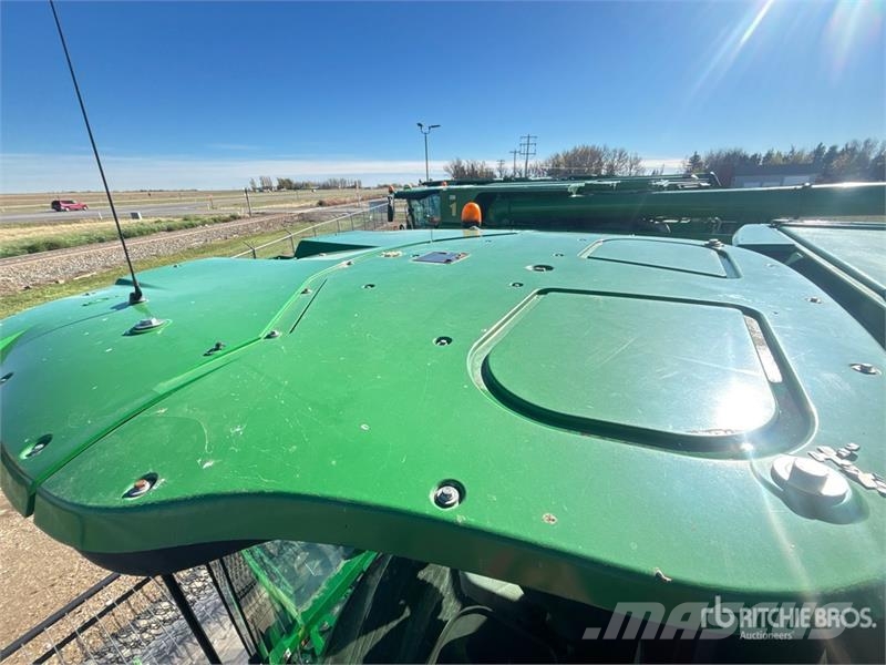 John Deere S690 コンバイン