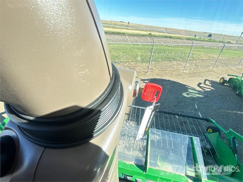 John Deere S690 コンバイン