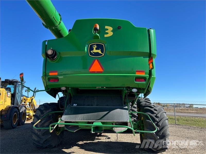 John Deere S690 コンバイン