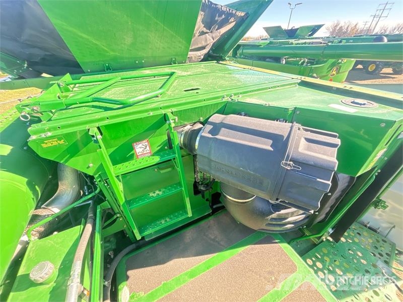 John Deere S690 コンバイン