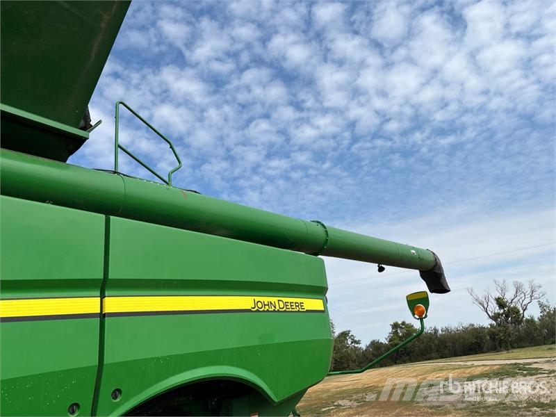 John Deere S690 Mähdrescher