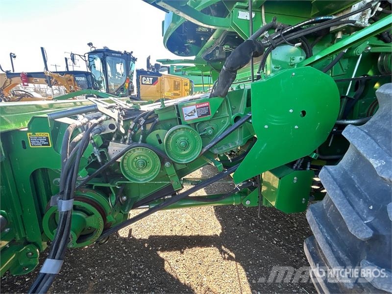 John Deere S690 コンバイン