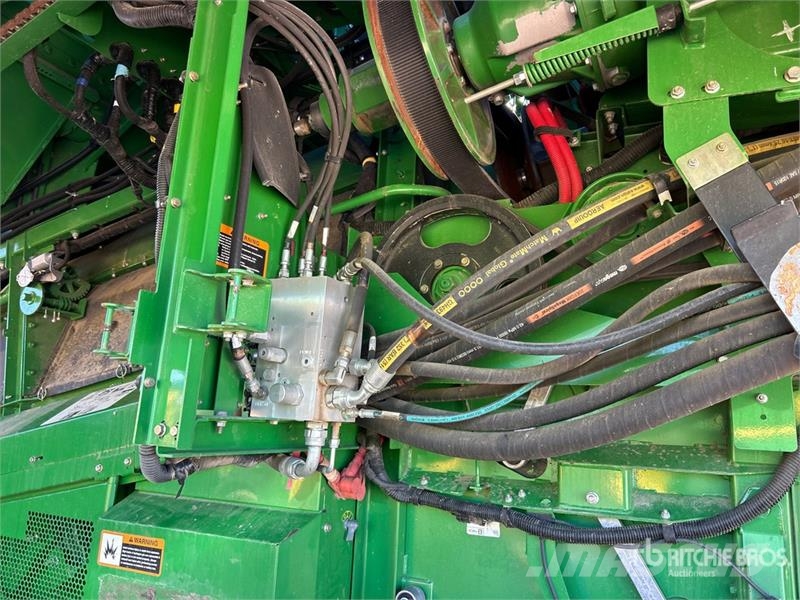 John Deere S690 コンバイン