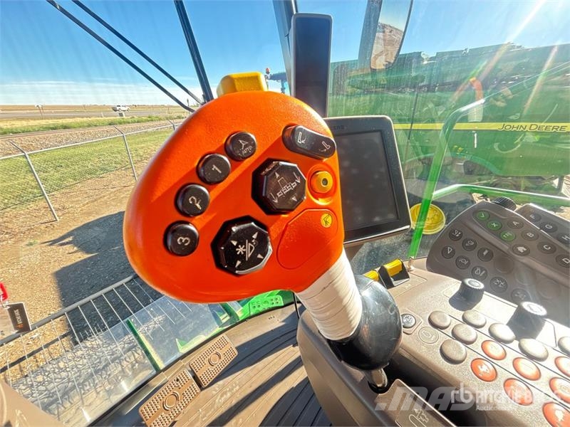 John Deere S690 コンバイン