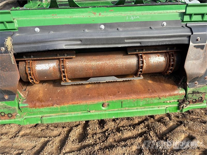 John Deere S690 Ražas novākšanas kombaini