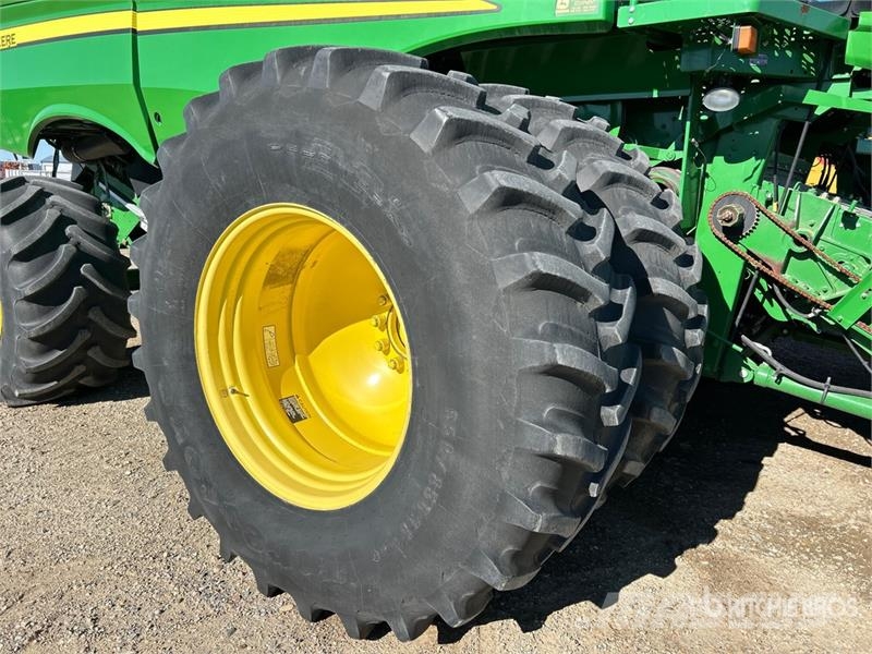 John Deere S690 コンバイン