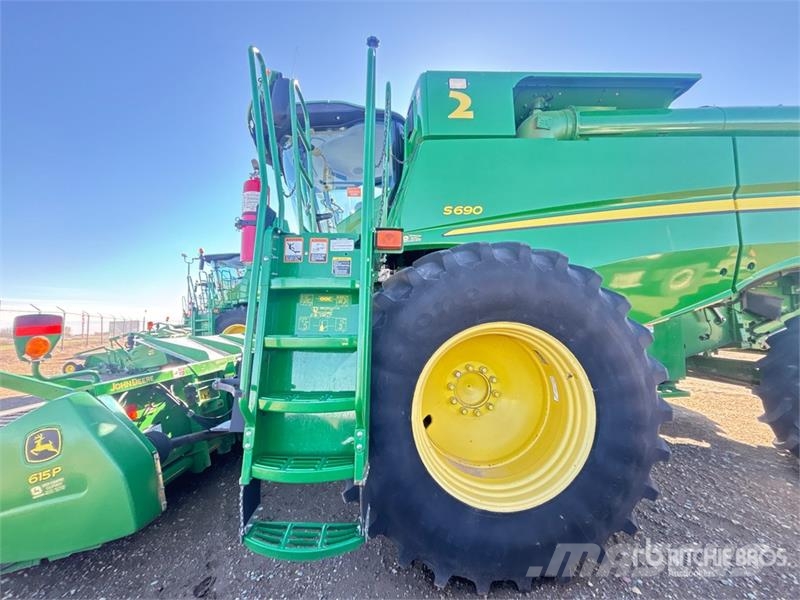 John Deere S690 コンバイン