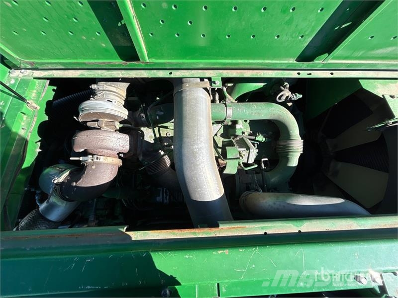 John Deere S690 コンバイン