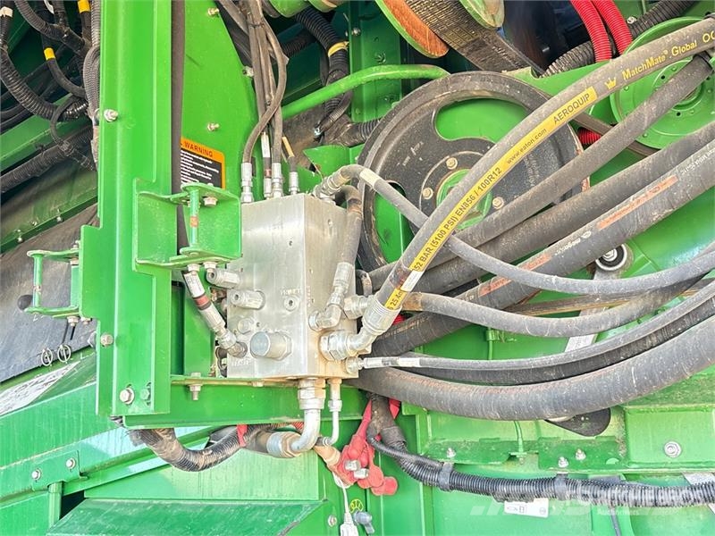 John Deere S690 コンバイン