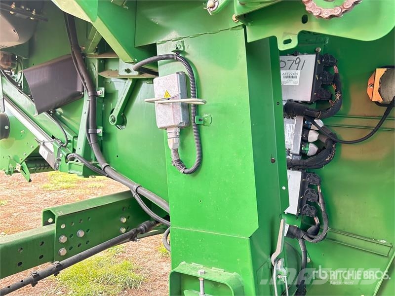 John Deere S690 Sklízecí mlátičky