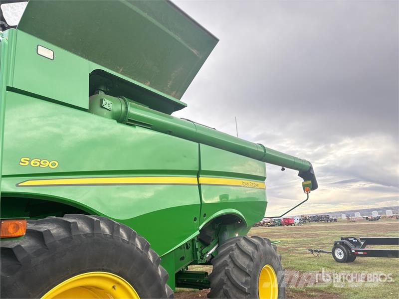 John Deere S690 حصادات