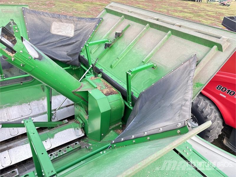John Deere S690 Sklízecí mlátičky
