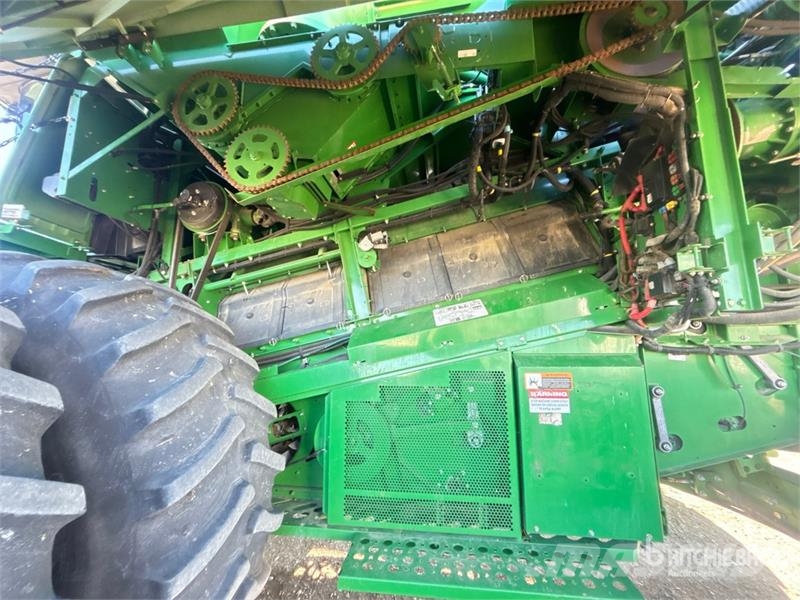 John Deere S690 コンバイン