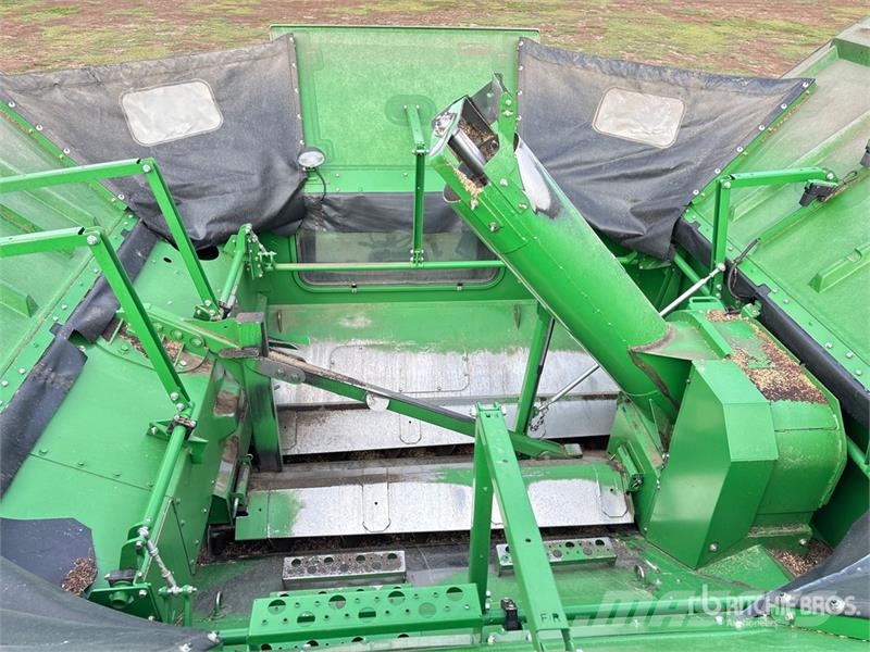 John Deere S690 Sklízecí mlátičky