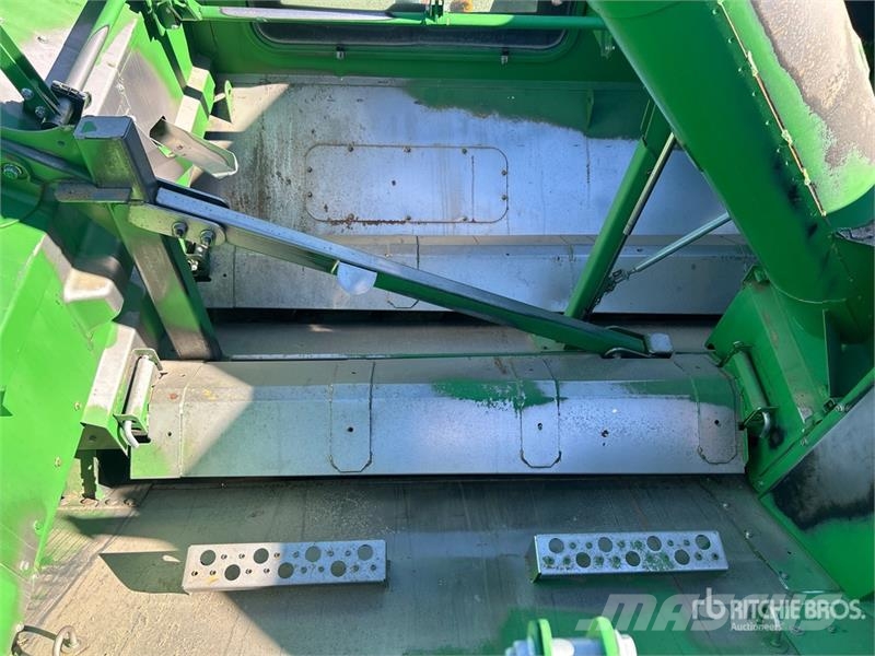 John Deere S690 コンバイン