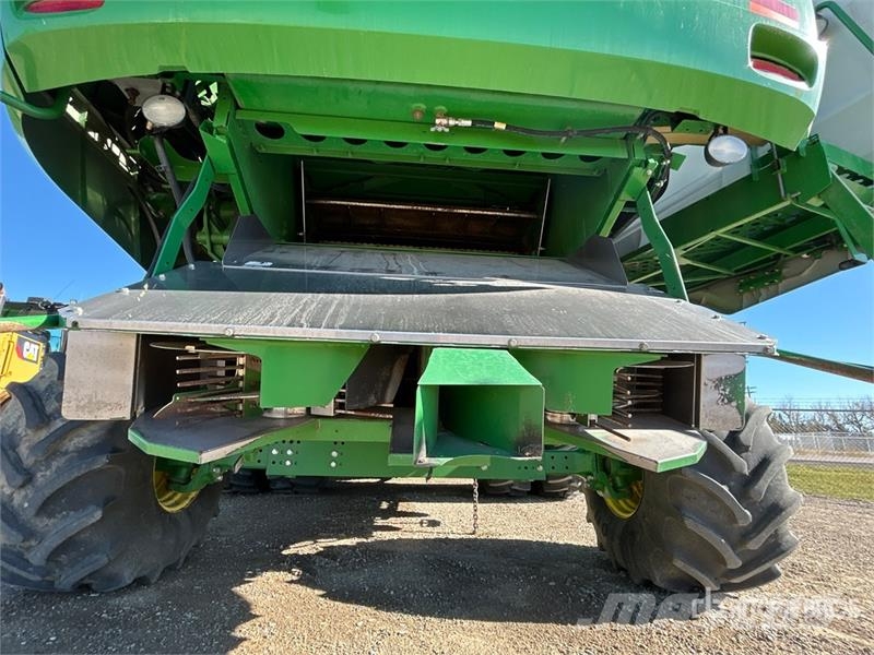 John Deere S690 コンバイン