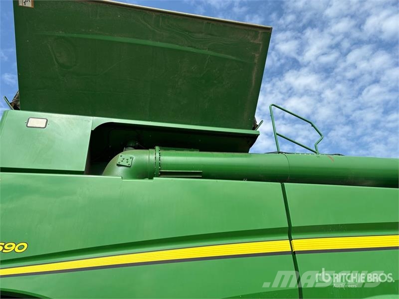 John Deere S690 Mähdrescher