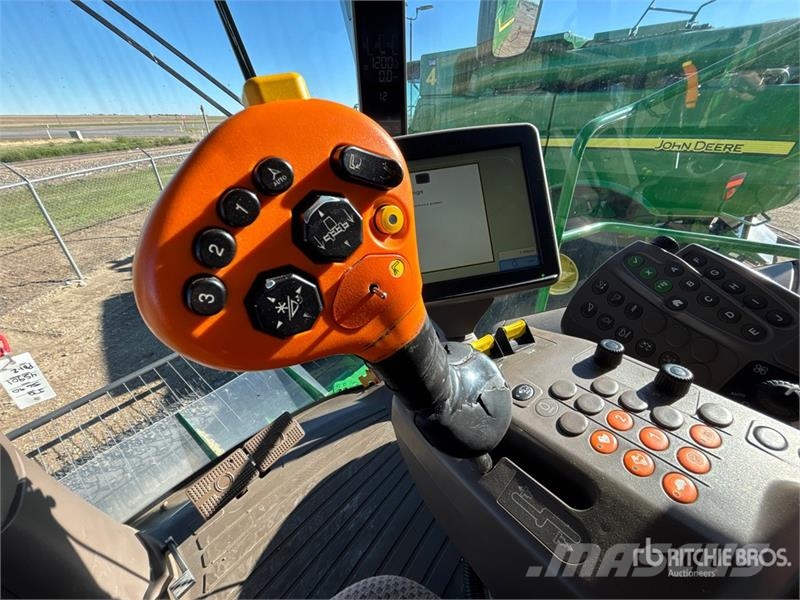 John Deere S690 コンバイン