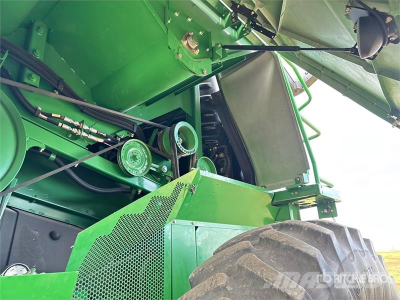 John Deere S690 Sklízecí mlátičky
