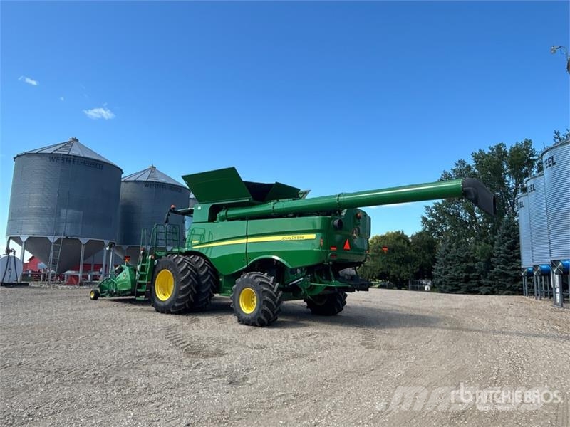 John Deere S690 Mähdrescher