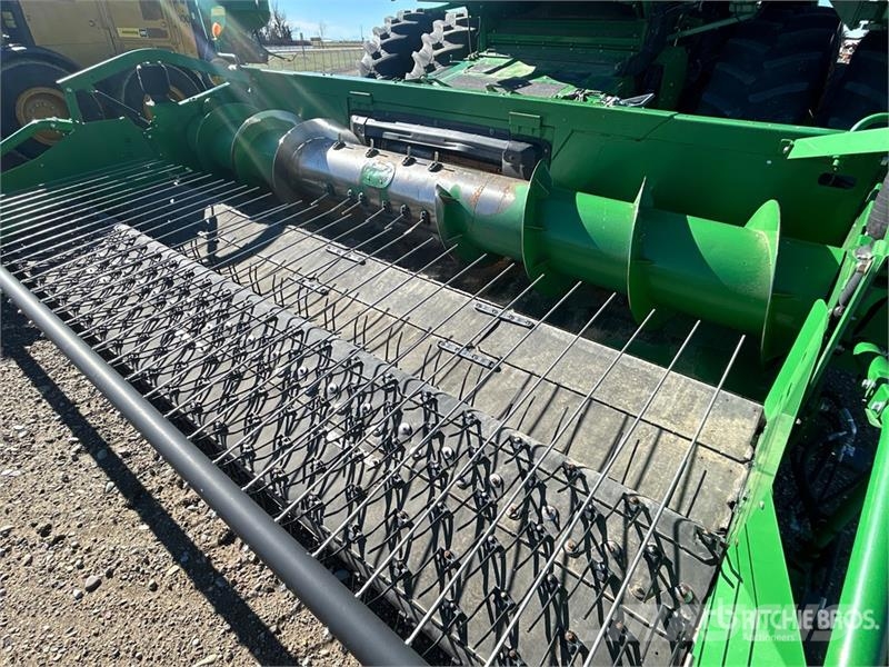 John Deere S690 コンバイン