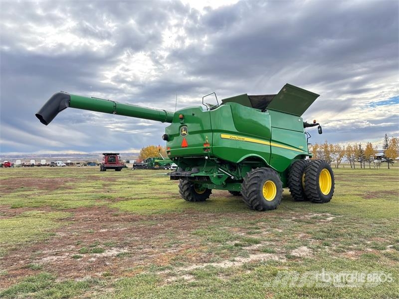 John Deere S690 حصادات