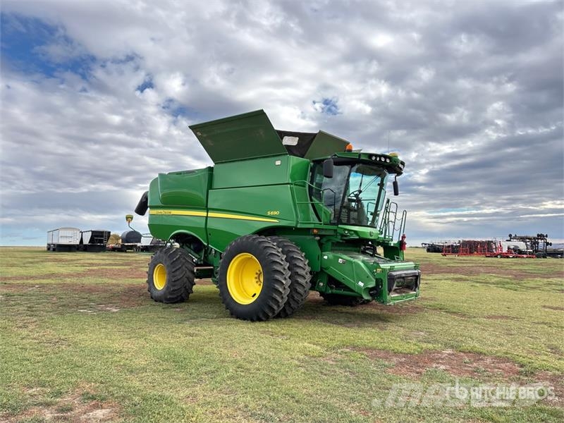 John Deere S690 حصادات