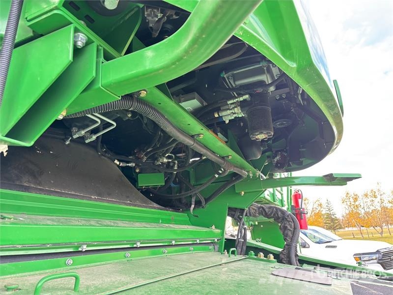 John Deere S690 Sklízecí mlátičky