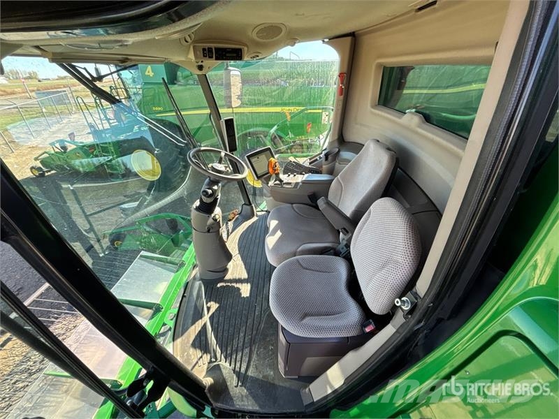 John Deere S690 コンバイン