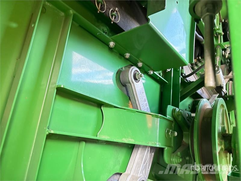 John Deere S690 Sklízecí mlátičky