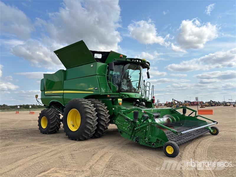 John Deere S690 Mähdrescher