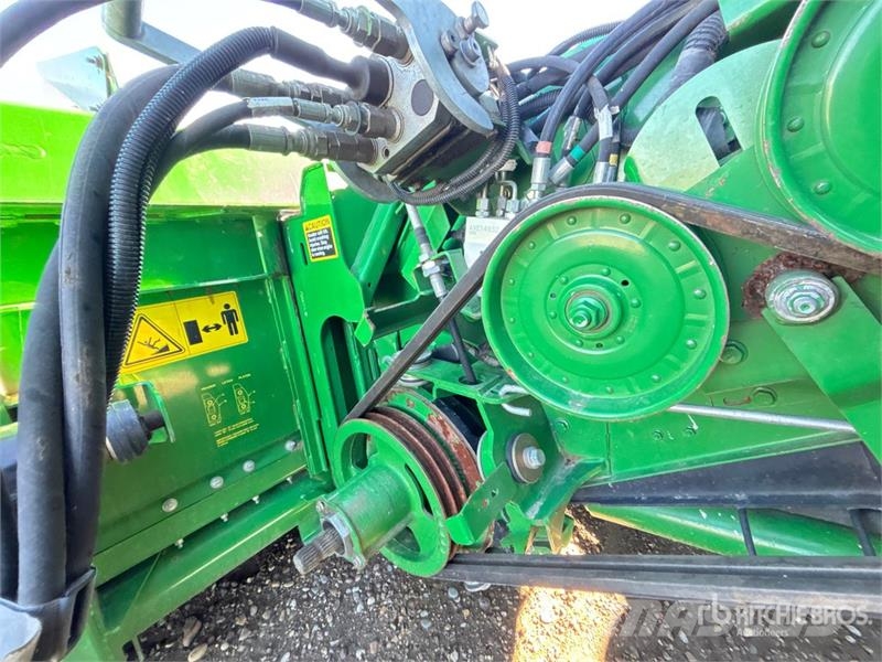 John Deere S690 コンバイン