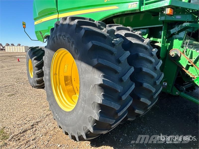 John Deere S690 コンバイン