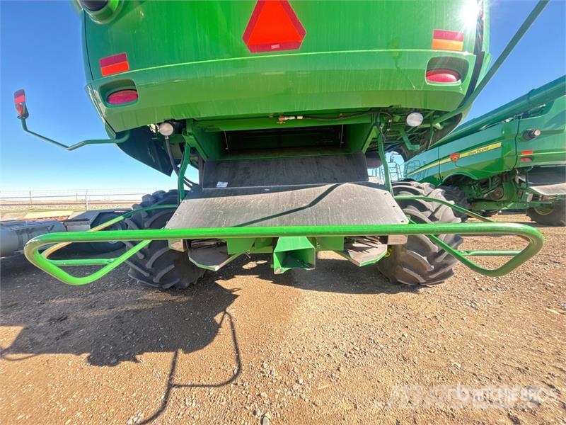John Deere S690 コンバイン