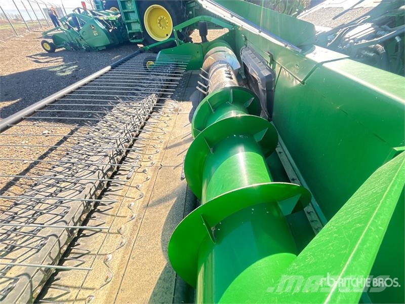 John Deere S690 コンバイン