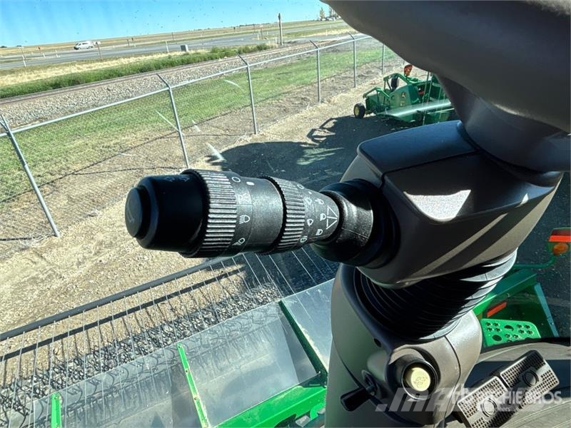 John Deere S690 コンバイン