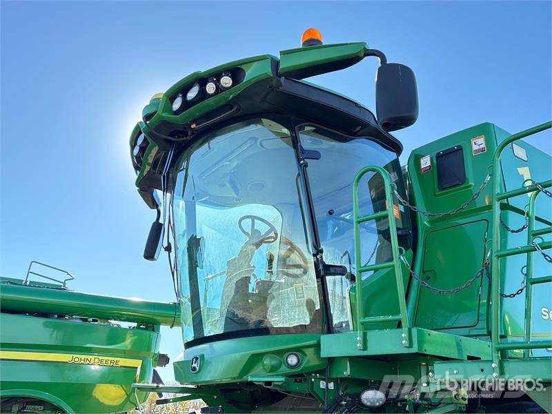 John Deere S690 コンバイン