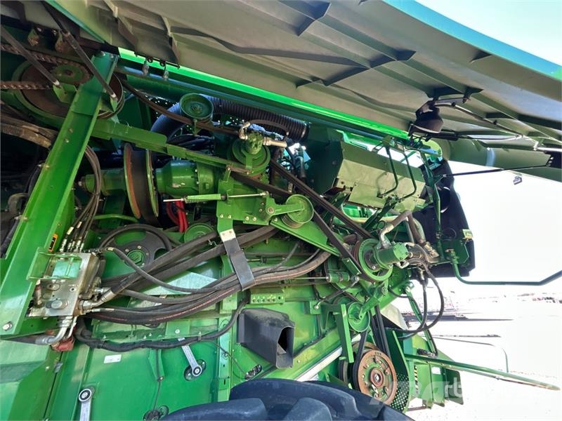 John Deere S690 コンバイン