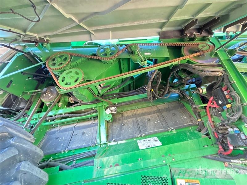 John Deere S690 コンバイン