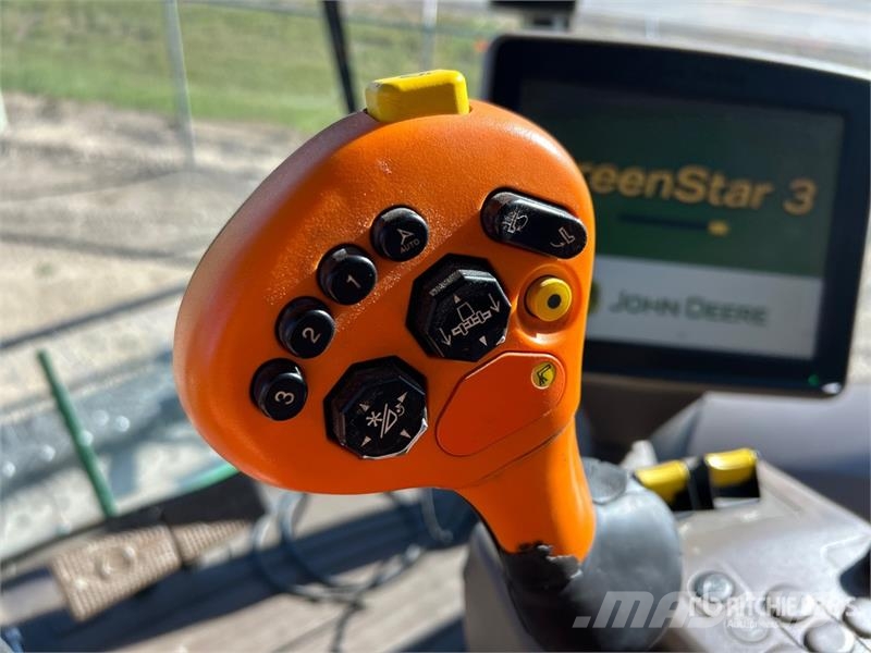 John Deere S690 コンバイン