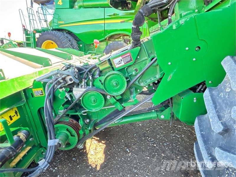 John Deere S690 コンバイン