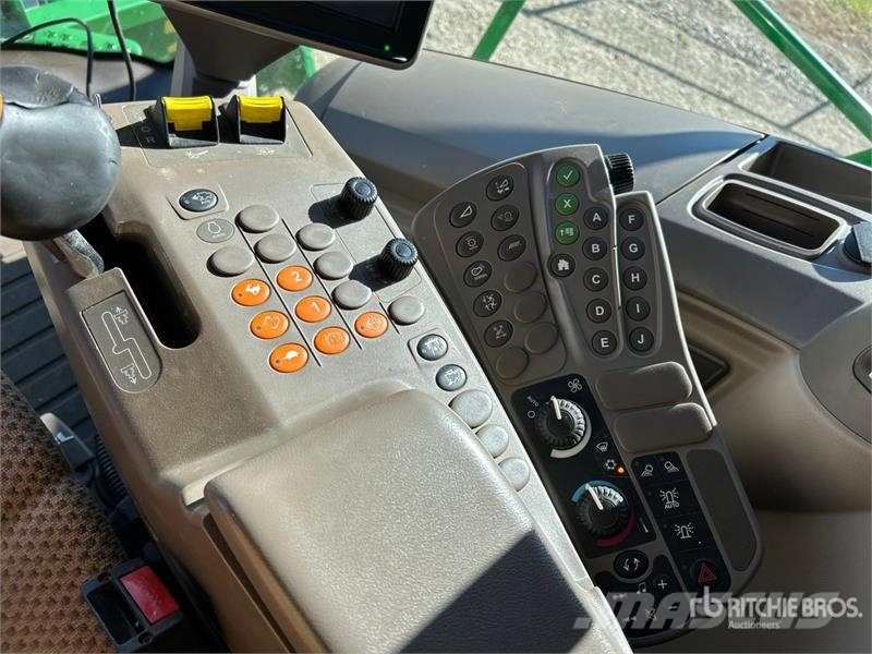 John Deere S690 コンバイン
